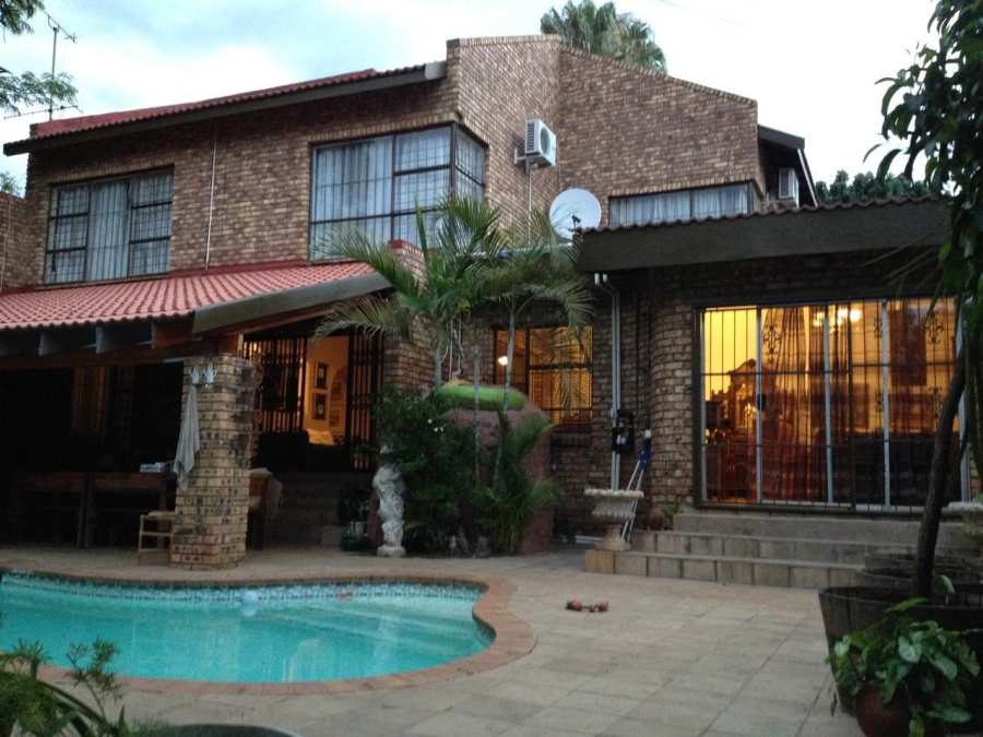 5 Bedroom Property for Sale in Safari Gardens North West